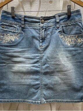 Denver Hayes Denim Skort Womens 6 Blue Excellent Floral Embroidered Mini Skirt